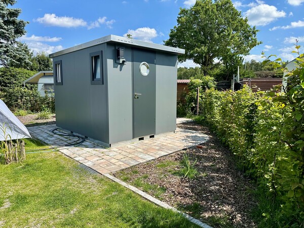 Comfort pitch + rental bathroom