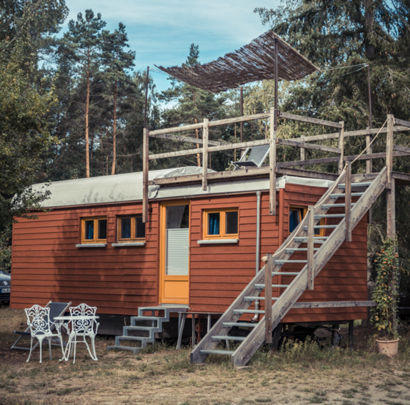 Holzwagen mit Dachterrasse