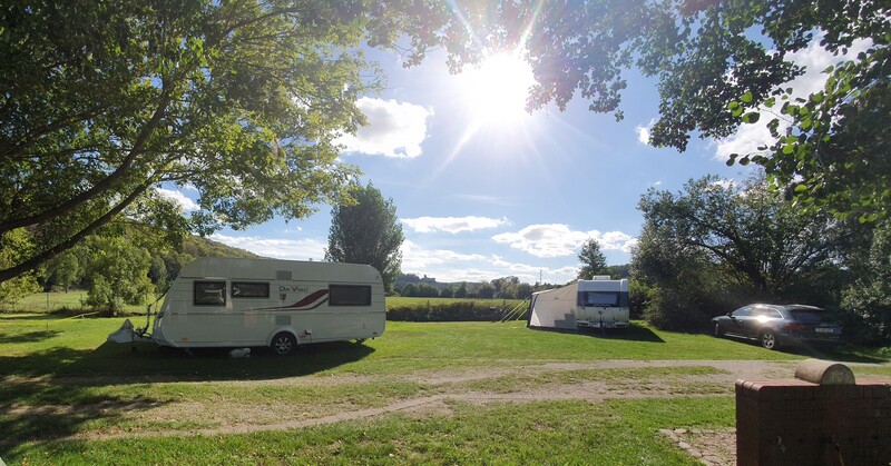 Piazzale di comfort con vista castello