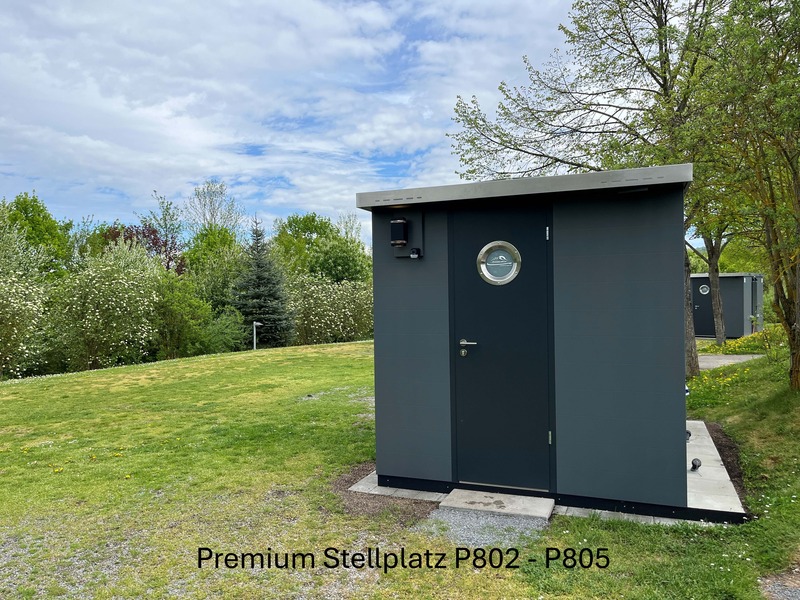 Place premium avec salle de bain à la location sur l'emplacement